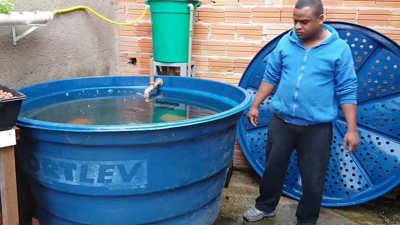 Caça vazamento em Porto Alegre - caixa de água